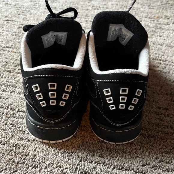 Kids Jordan’s 1 Flight Low - Picture 2 of 4